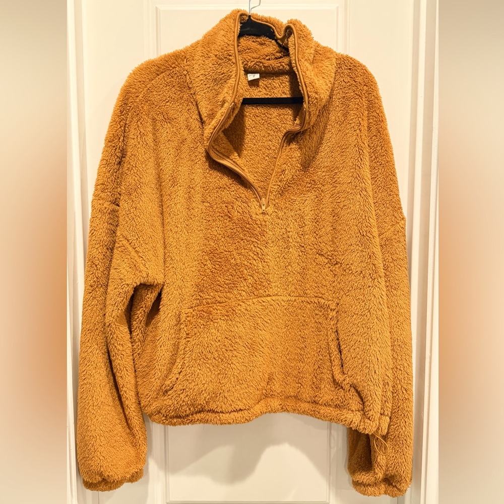 Anrabess soft Sherpa pullover.
